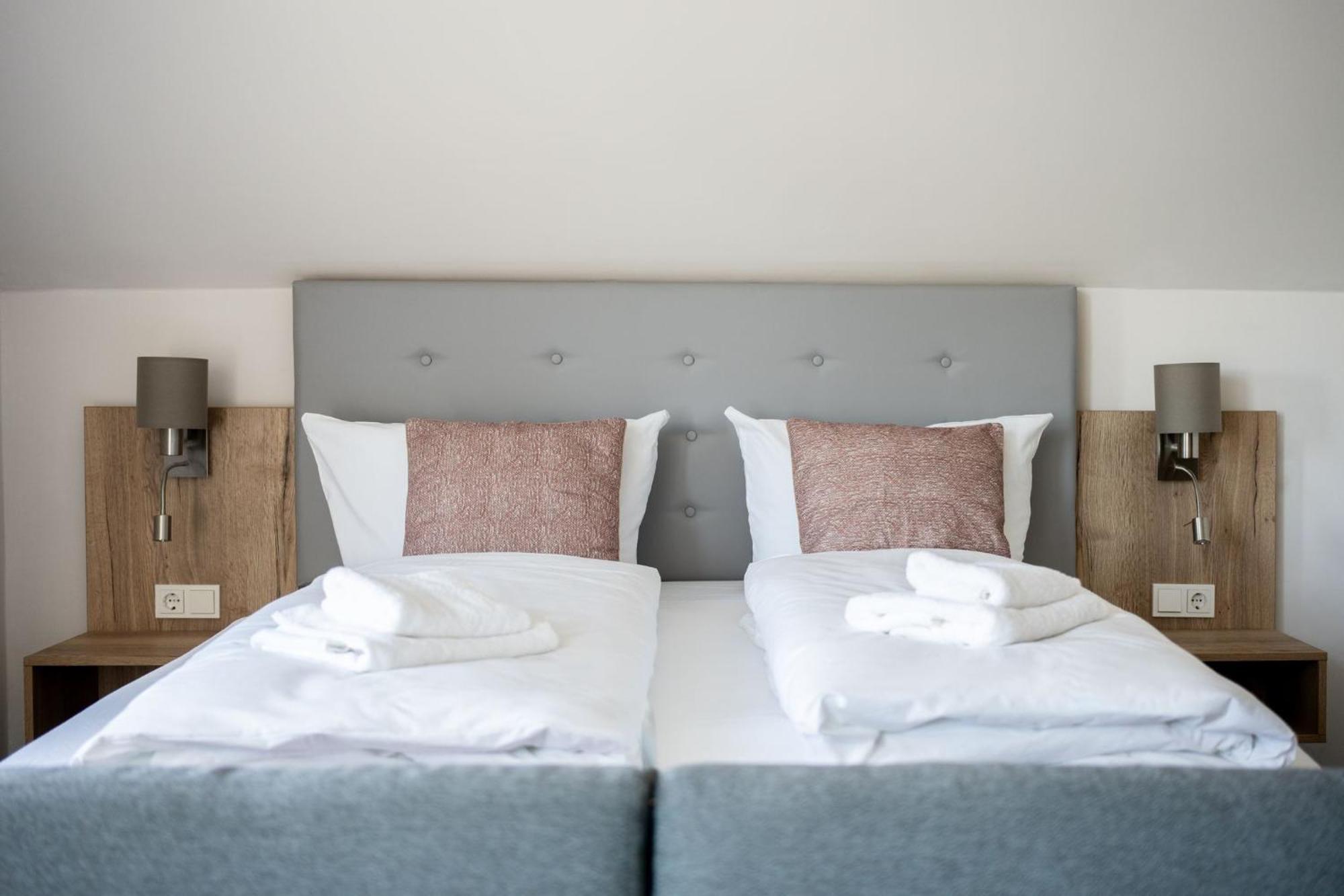 Nordseehotel Tausendschoen Carolinensiel Ruang foto